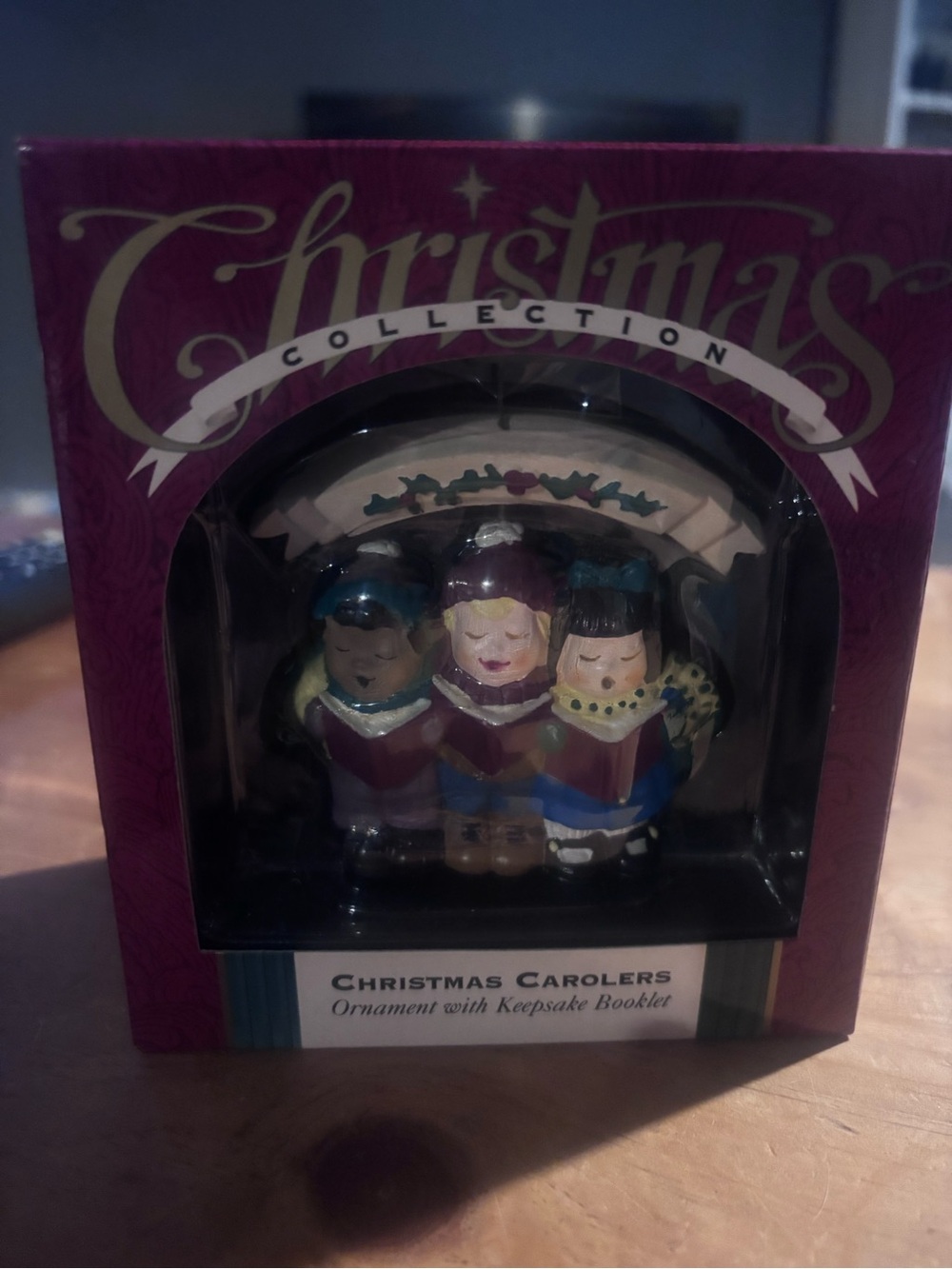 Christmas Carolers Ornament - Festive Multicolor Home Accent